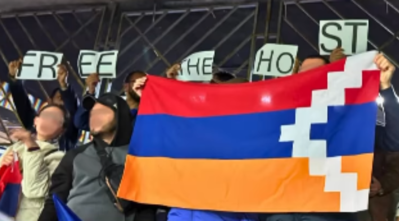 Փարիզի «Պարկ դե պրինս» մարզադաշտը դարձավ բողոքի տարածք. հայ երիտասարդները ծածանեցին Արցախի դրոշները՝ պահանջելով ազատ արձակել պատանդներին